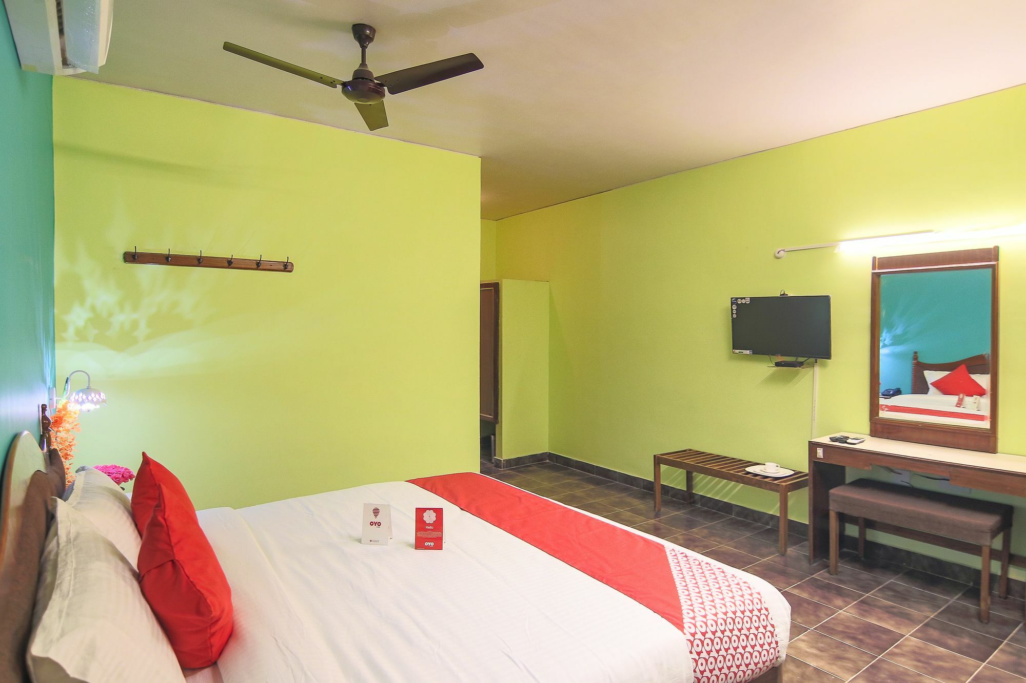 Oyo 10709 Hotel Sbt Visakhapatnam Exterior foto