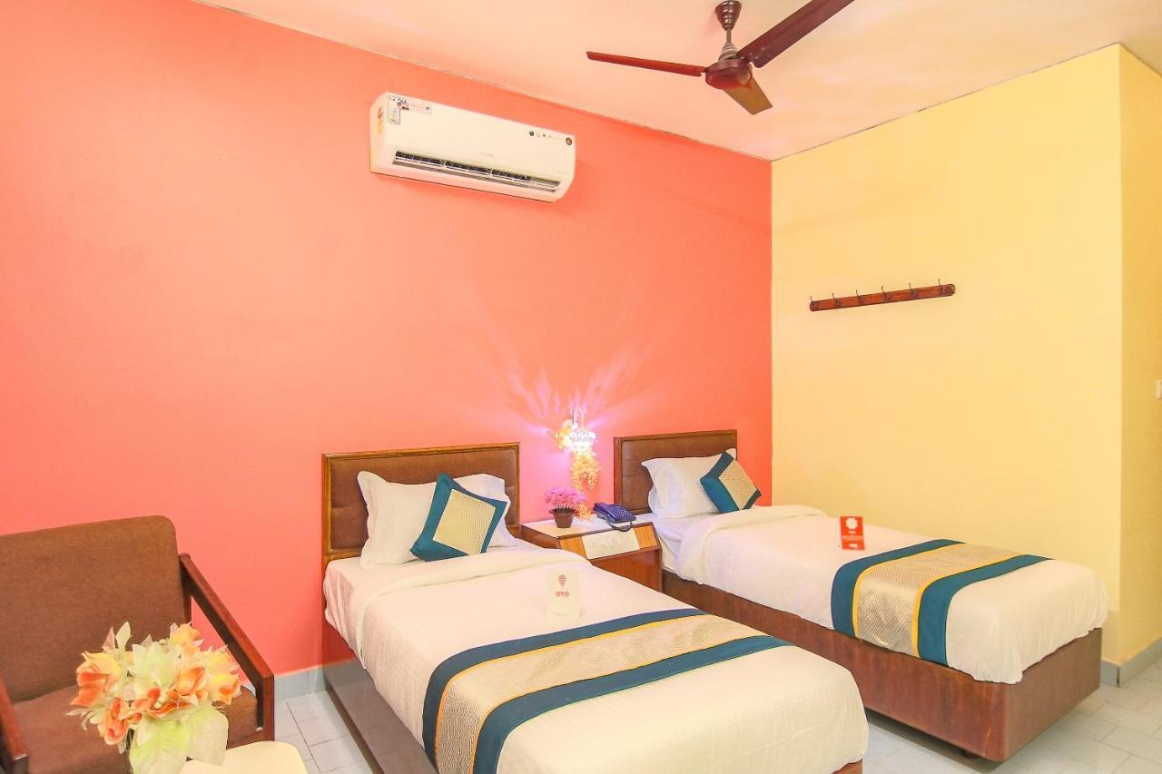 Oyo 10709 Hotel Sbt Visakhapatnam Exterior foto